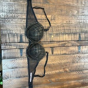 Victoria’s Secret bra size 40C push up bra. Brand new, no tags.
